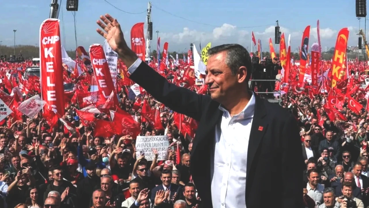 CHP'nin Beyoğlu Mitingi Öncesi Şişhane Metro Çıkışlarında Kısıtlamalar Başladı!